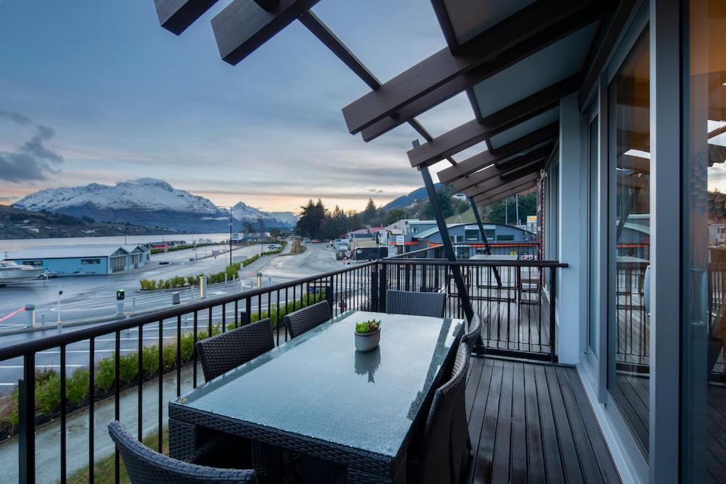 Absolute Lakefront Location - 3 Bedroom Apartment Distretto di Distretto di Queenstown Esterno foto
