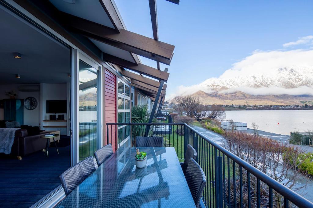 Absolute Lakefront Location - 3 Bedroom Apartment Distretto di Distretto di Queenstown Esterno foto