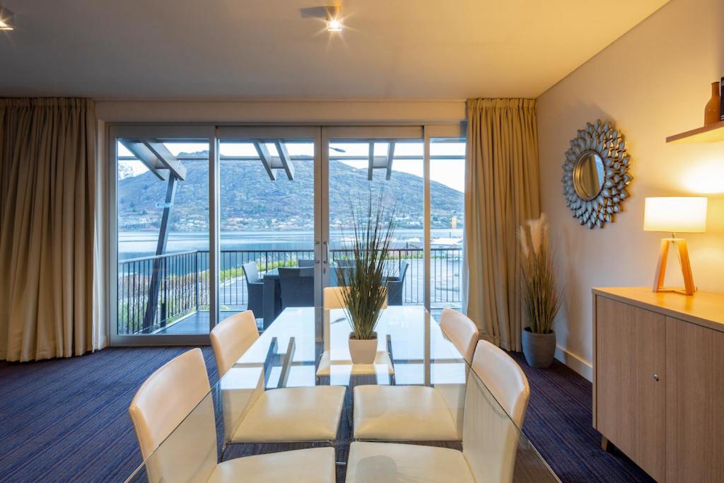 Absolute Lakefront Location - 3 Bedroom Apartment Distretto di Distretto di Queenstown Esterno foto
